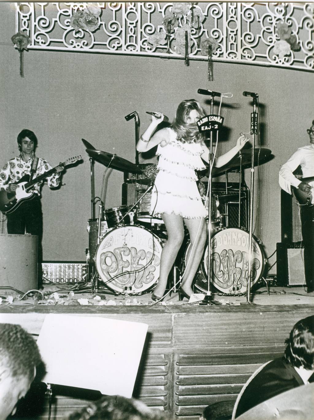 Maruja Garrido consiguió el título de la mejor cantante flamenca, con su célebre canción “La luna ya está en el bote” recibió una de las mayores ovaciones del festival. El flamenco tenía su sitio en los gustos juveniles.